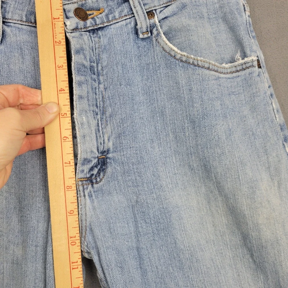 Wrangler Authentic Jeans Mens 32x32 Blue Denim Mid Rise Medium‎ Wash Distressed